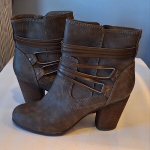 Madden Girl Devon boots women's size  10 dark brown